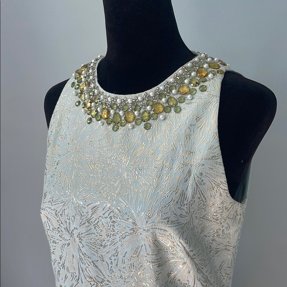 Elegant pale green Dress with Gold Accents and beaded neckline size 4 like new - Picture 2 of 4